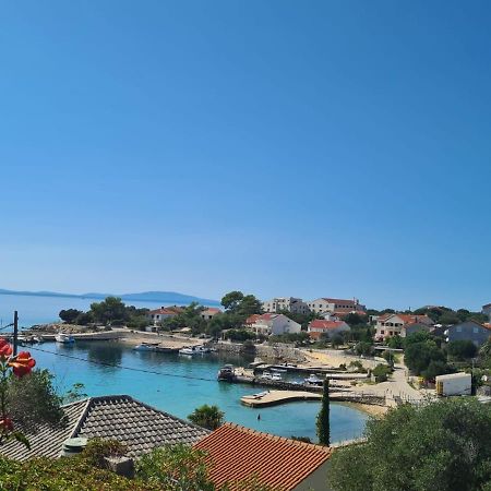 Apartments Solis, 50 M From The Sea - Jakisnica Экстерьер фото