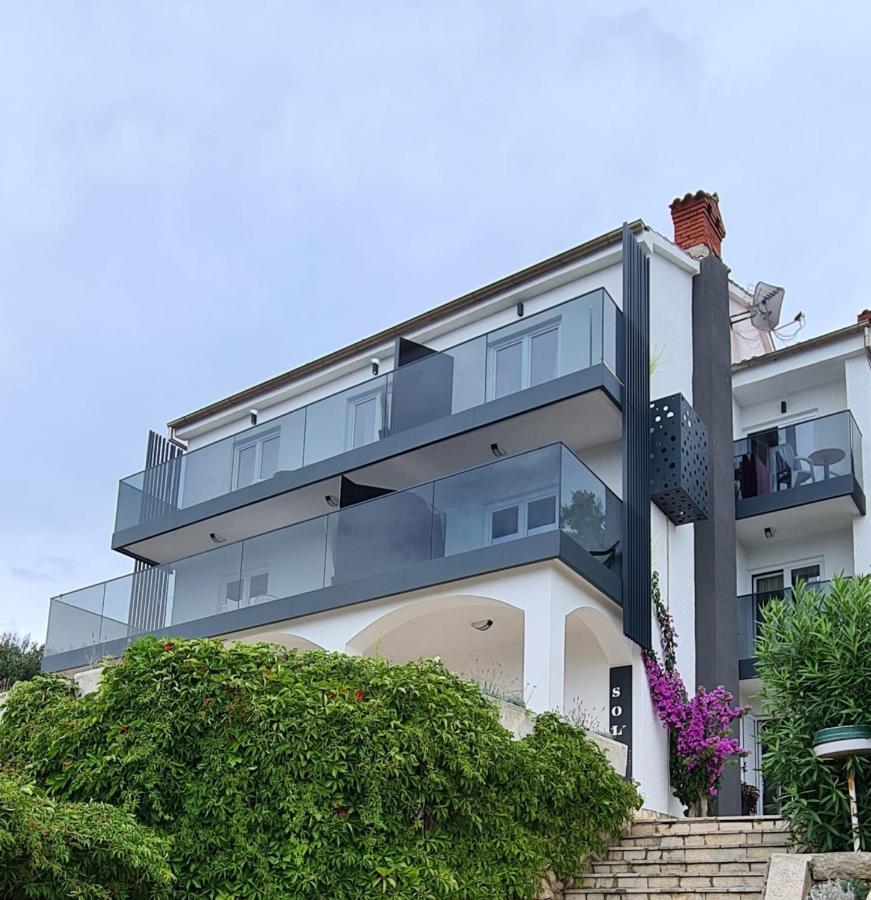 Apartments Solis, 50 M From The Sea - Jakisnica Экстерьер фото