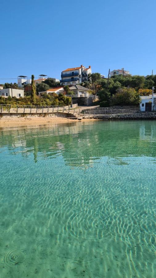 Apartments Solis, 50 M From The Sea - Jakisnica Экстерьер фото